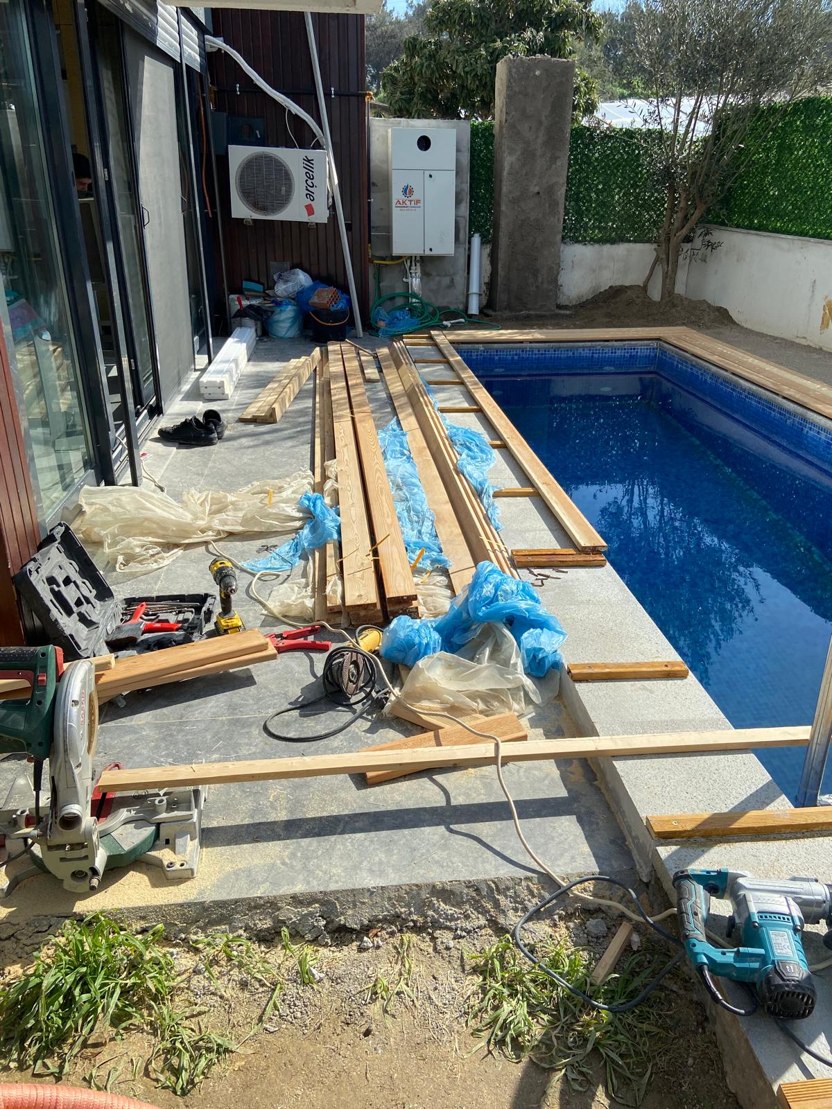 Urla havuz yapımı projesi — villa bahçesinde havuz ve çevre düzeni