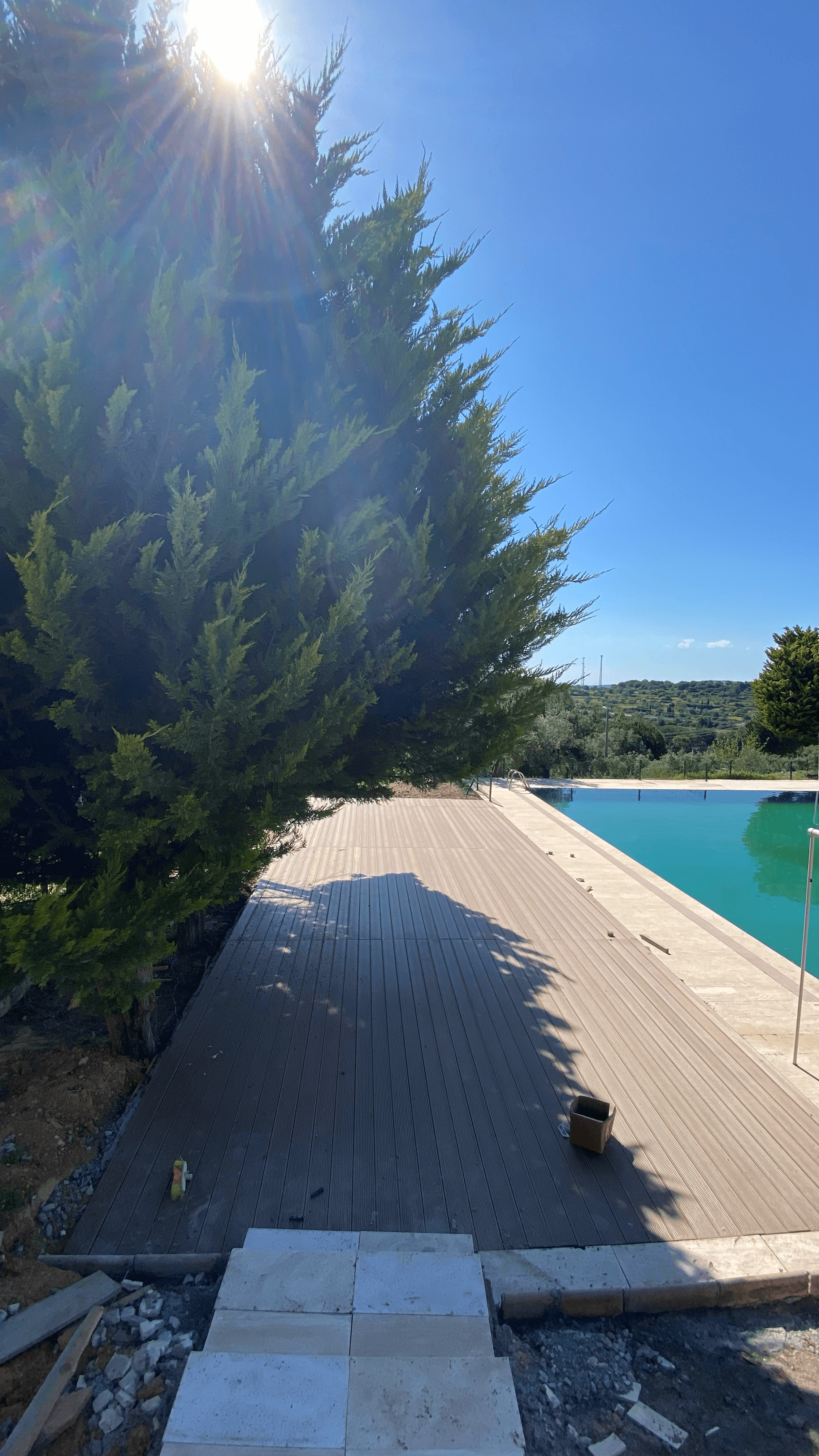 İzmir havuz yapımı projesinde deck ve havuz kenarı geçiş hattı