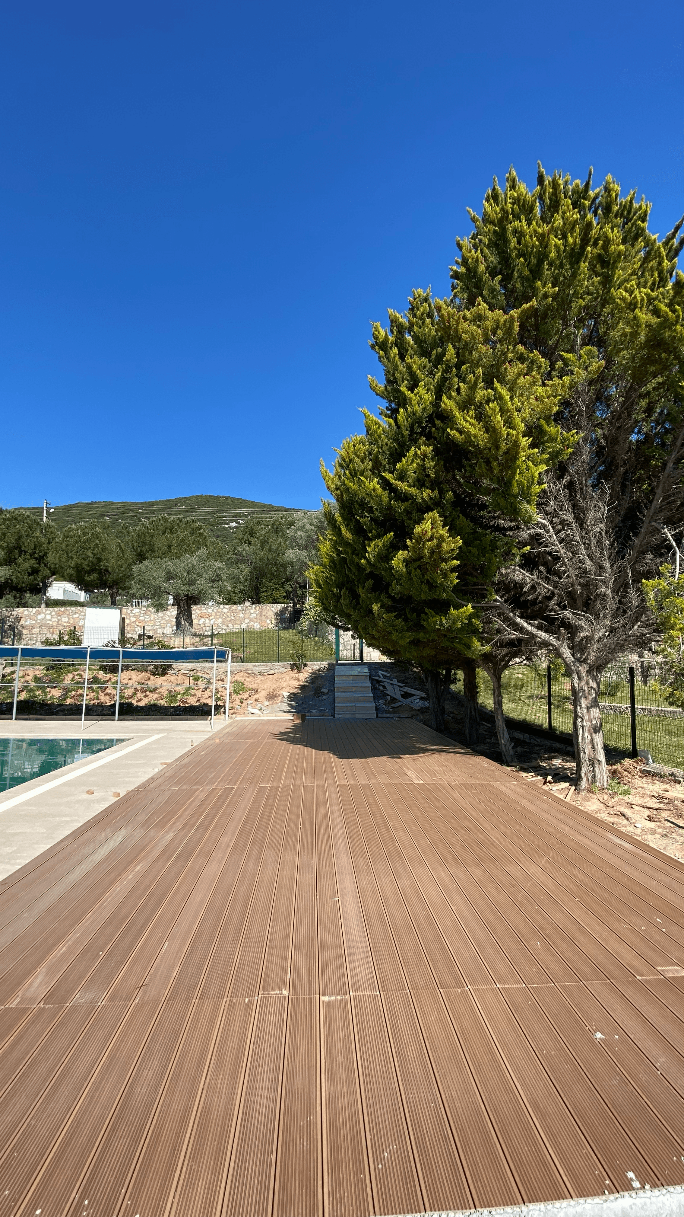 Havuz çevresi deck montajında taşıyıcı sistem görünümü