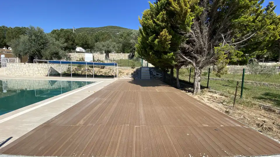 Kompozit deck montajında havuz parapeti çevresi uygulama