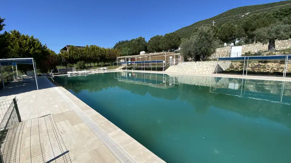 İzmir havuz çevresi deck sisteminde köşe birleşim detayı