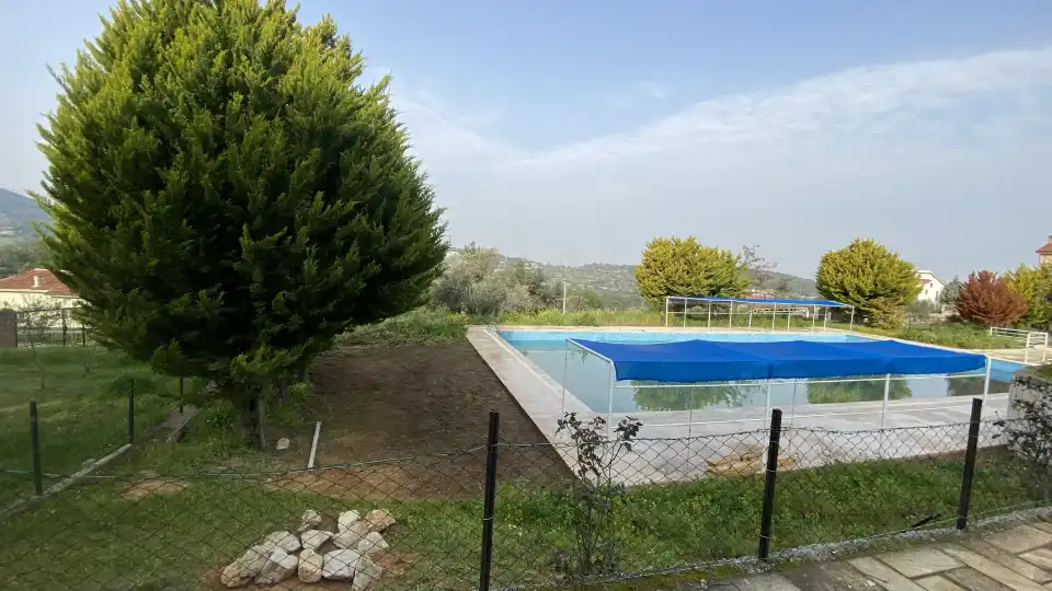 Havuz kenarı deck uygulamasında panel birleşim ve kenar profili