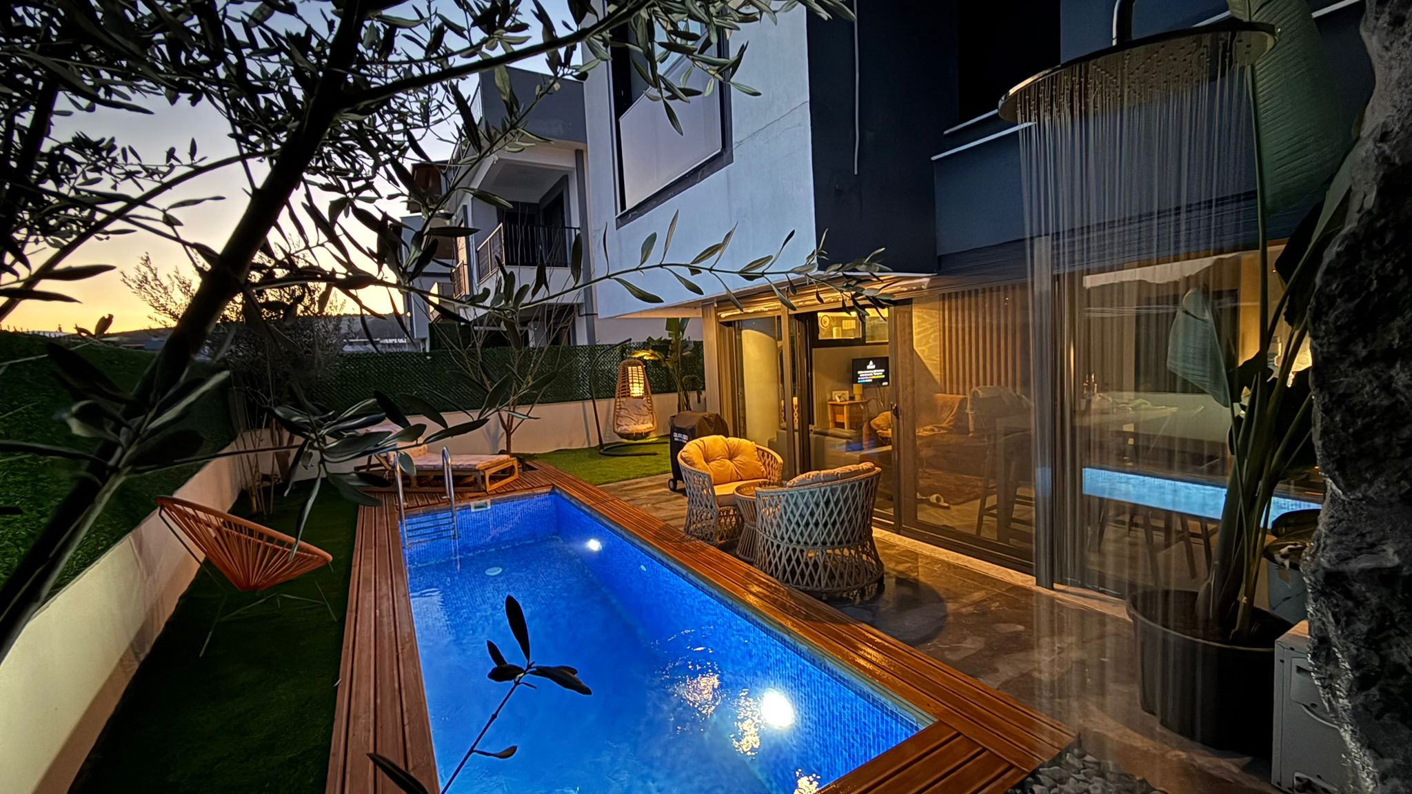 Eviko Dekorasyon İzmir peyzaj projesi tamamlanmış bahçe görünümü